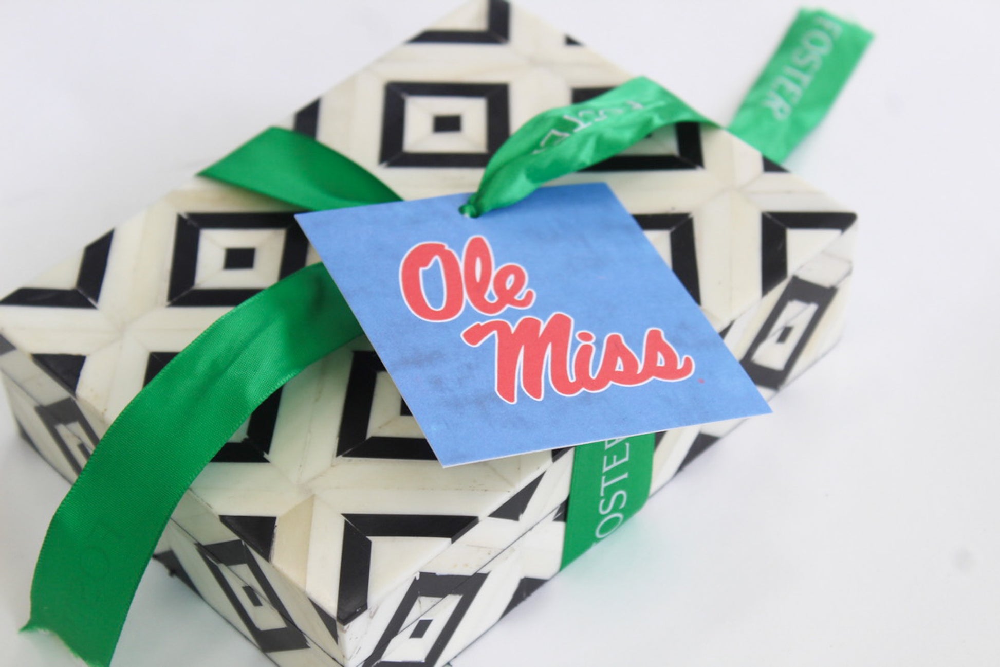 Ole Miss logo gift tag set